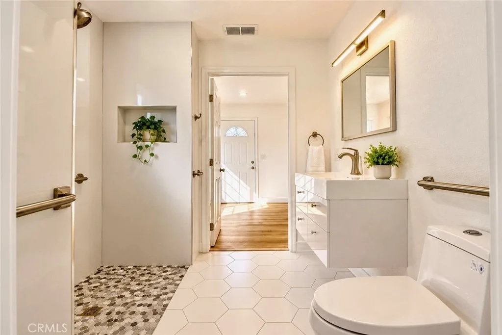 Photo of 17841 Collins
