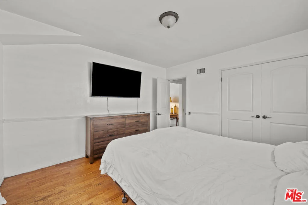 Photo of 10411 Saint James Avenue