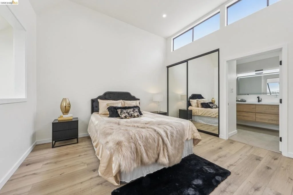 Photo of Unit 207 at 7 Embarcadero West