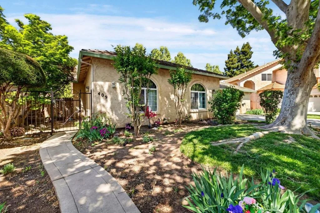 Photo of 409 Mission Santa Fe Circle