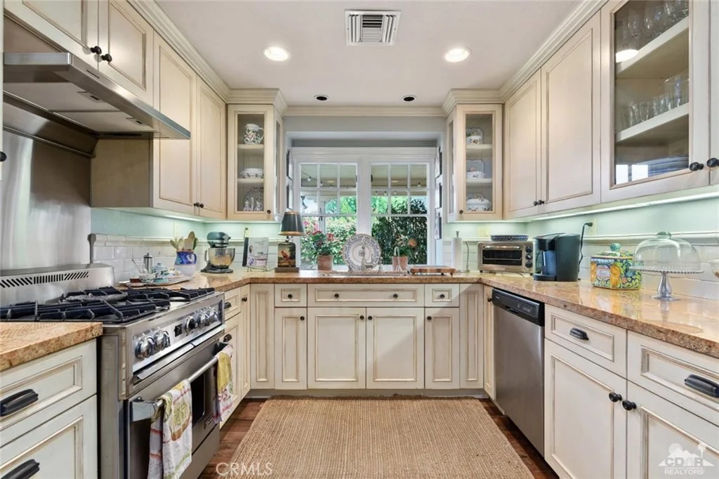 Photo of 47340 Heliotrope Drive