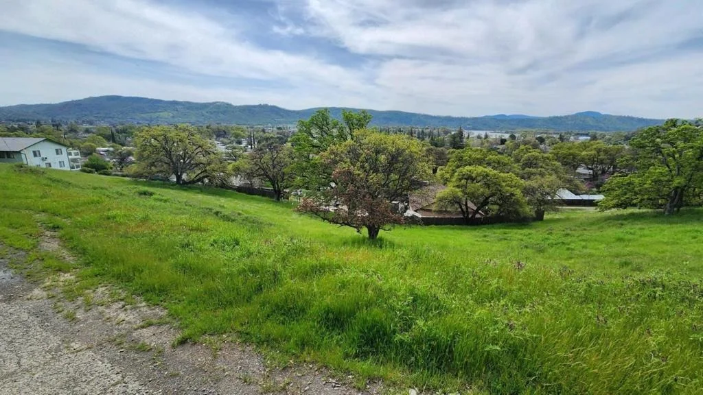 Photo of 12761 Lakeview Drive