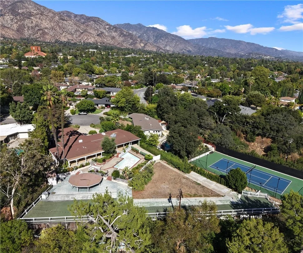Photo of 595 Rim Road