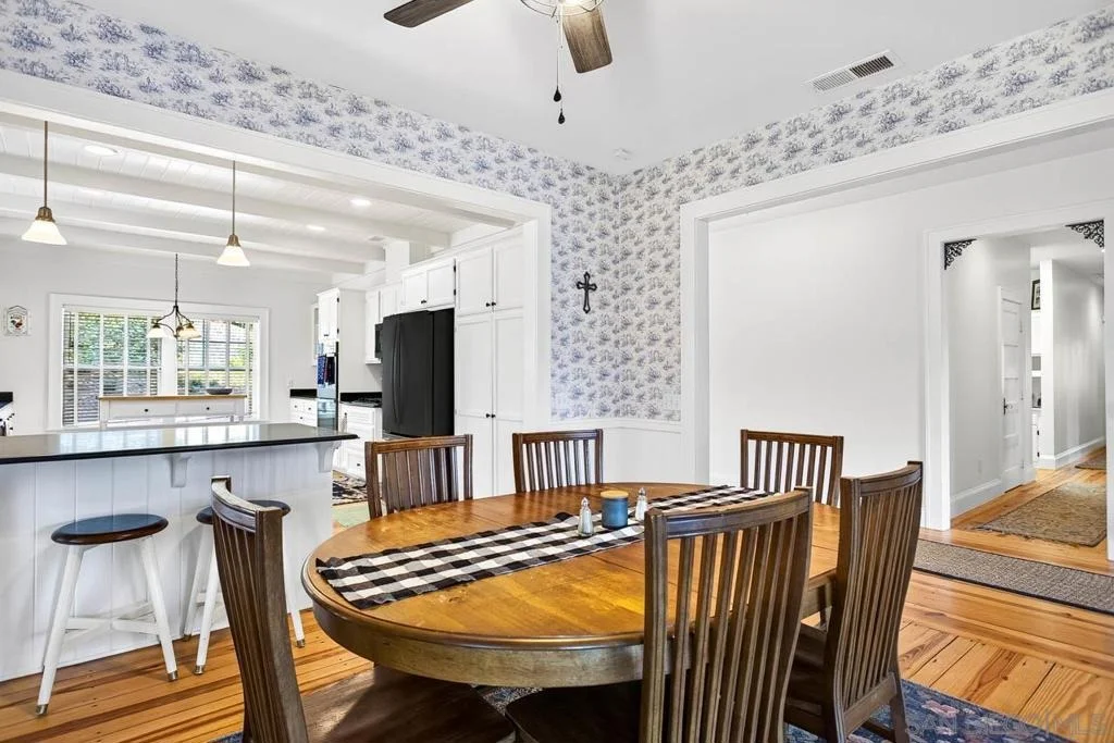 Photo of 4823 Belvedere