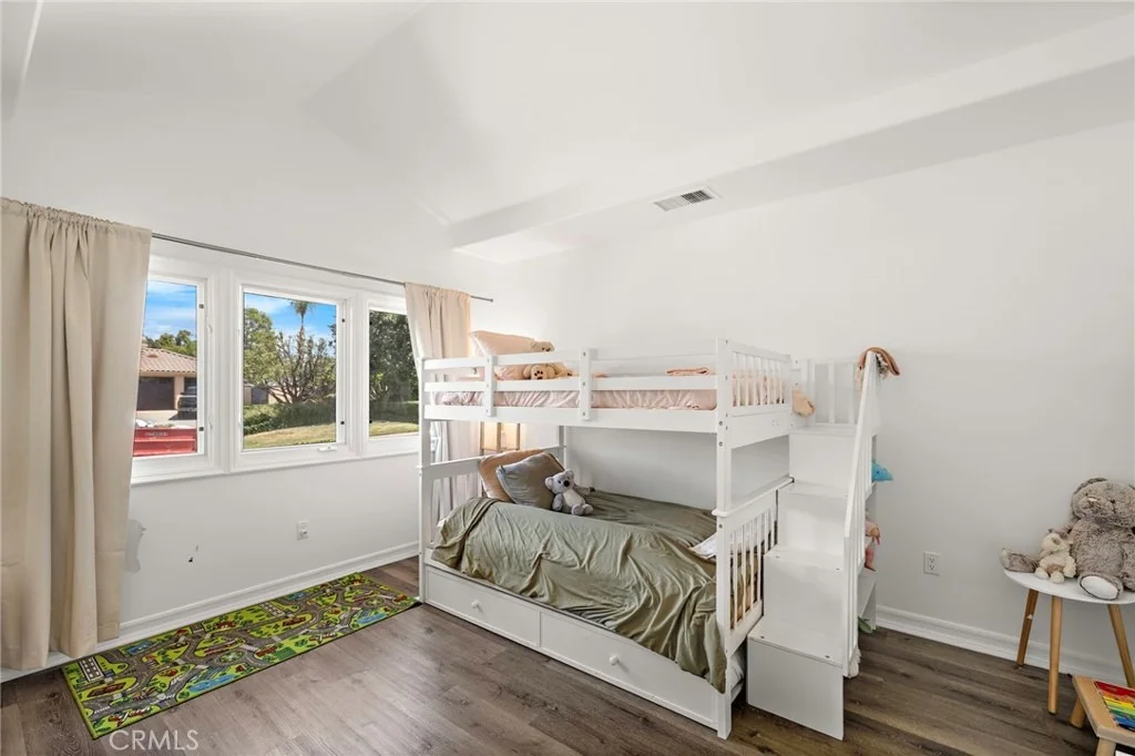 Photo of 1582 White Alder