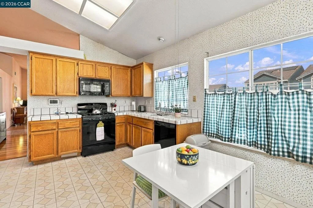 Photo of 330 Aguilar Pl