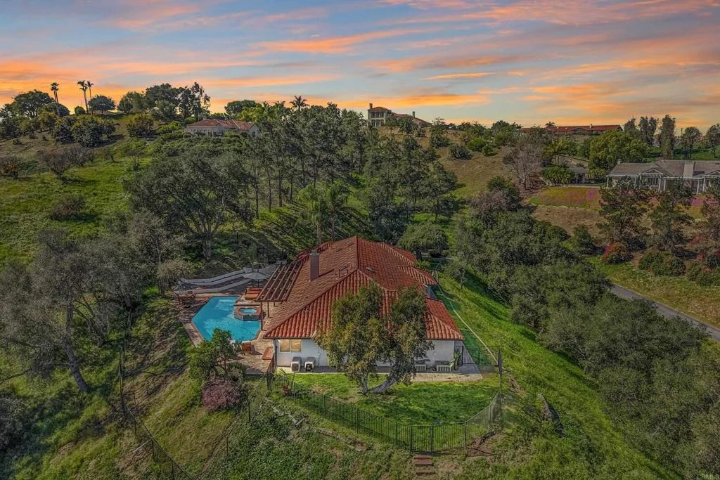Photo of 707 S Live Oak Park Road
