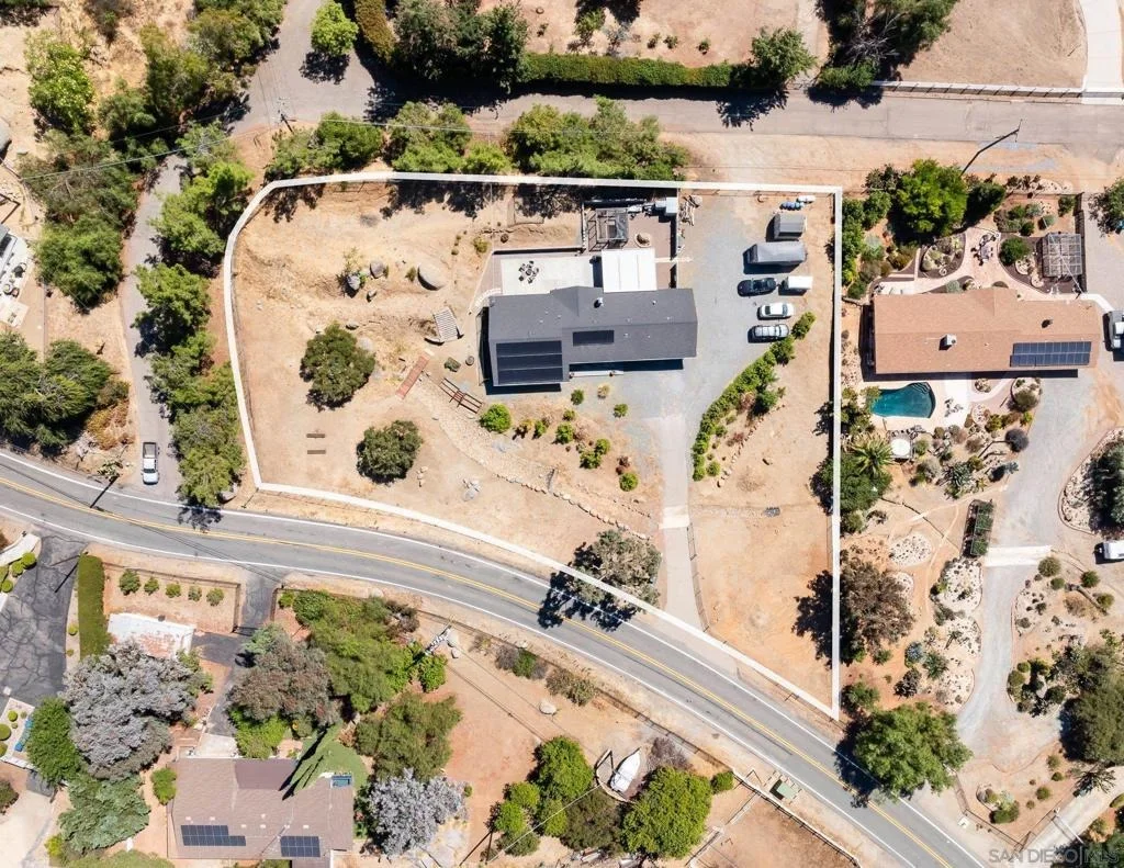 Photo of 2855 N Victoria Dr