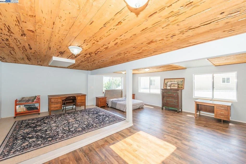 Photo of 230 Mary Ave