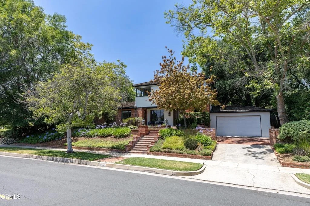 Photo of 2421 Ridgeway Road