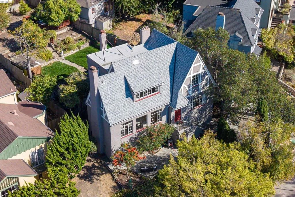 Photo of 1101 Amador Ave
