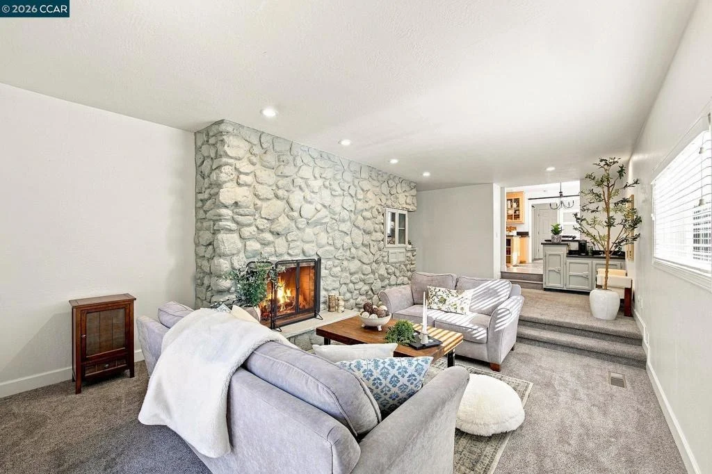 Photo of 19 Inverness Dr
