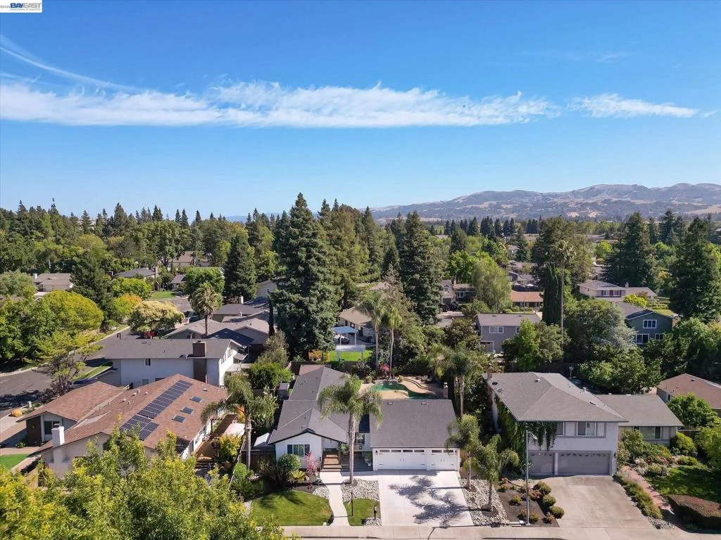 Photo of 3445 Claridge Dr