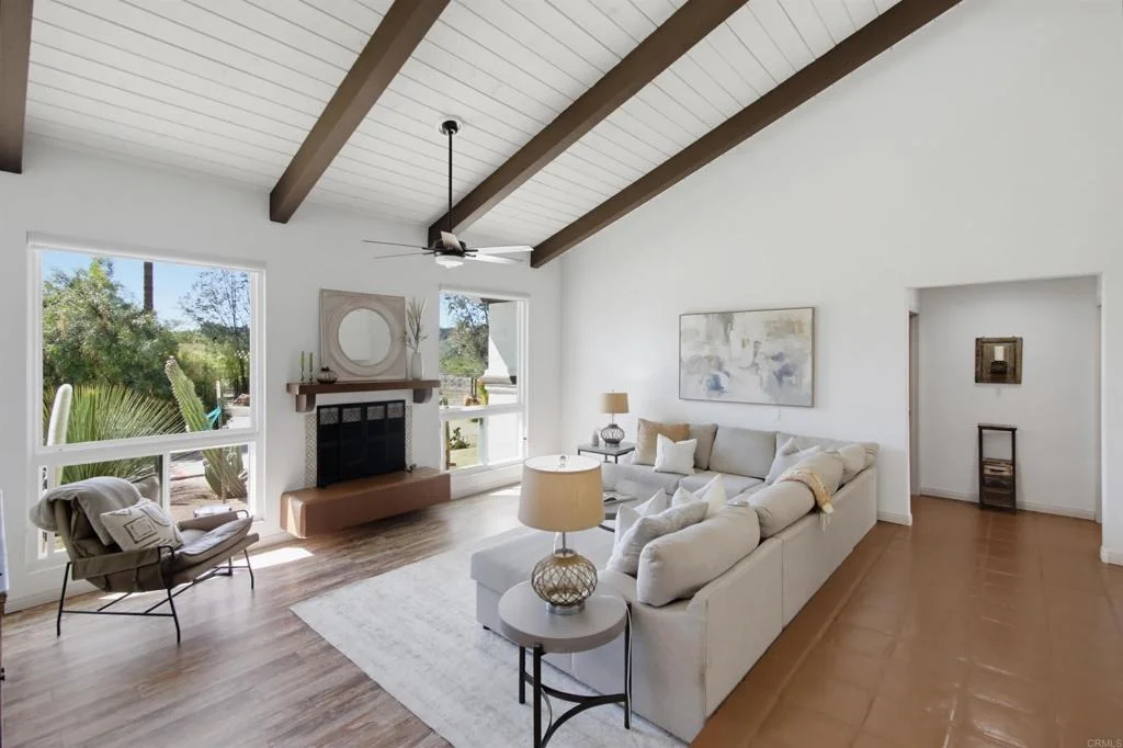 Photo of 4580 El Mirlo