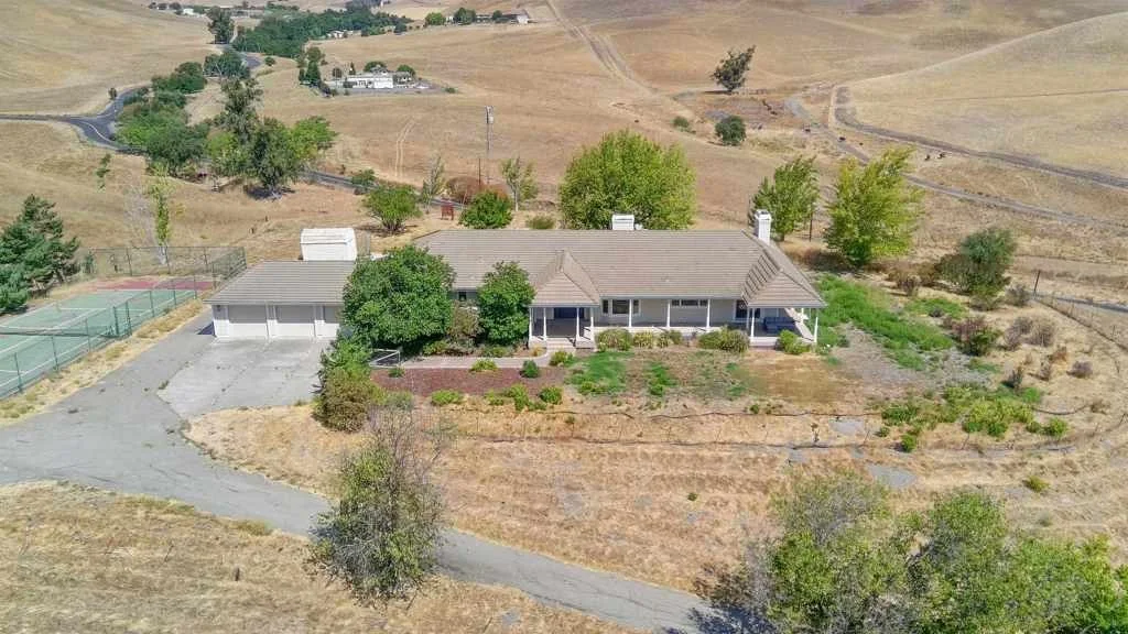 Photo of 9050 Highland Rd