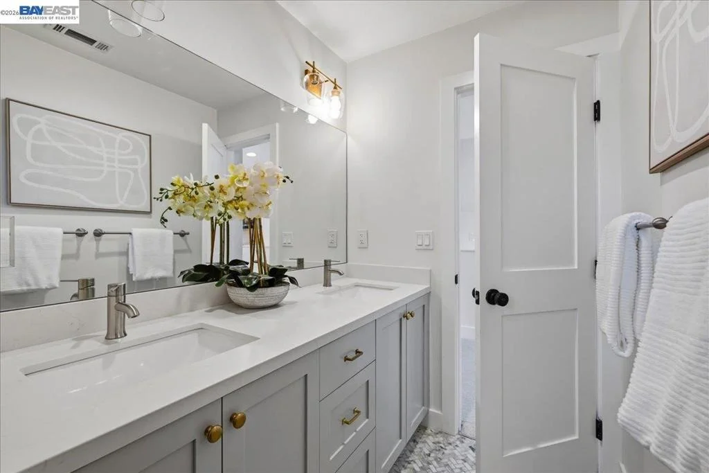 Photo of 3550 Vine St