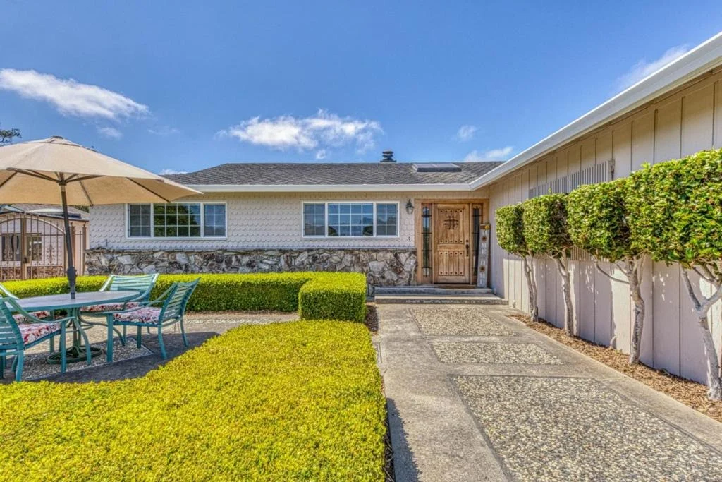 Photo of 15460 Oak Hills Drive