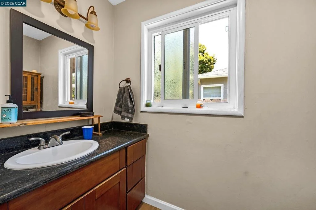 Photo of 1481 Davis Ave