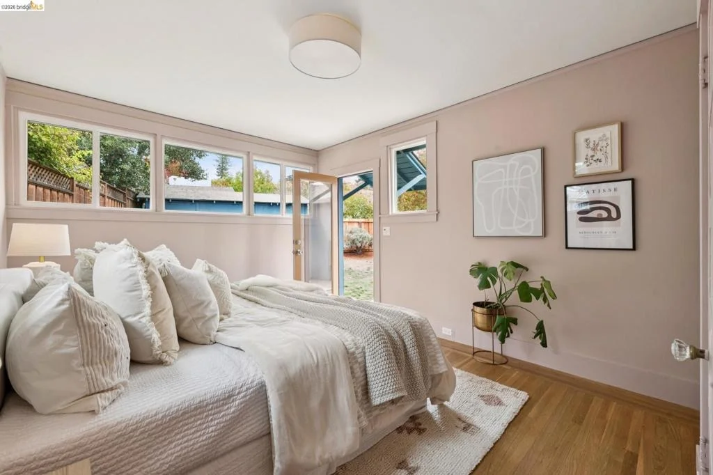 Photo of 1117 The Alameda