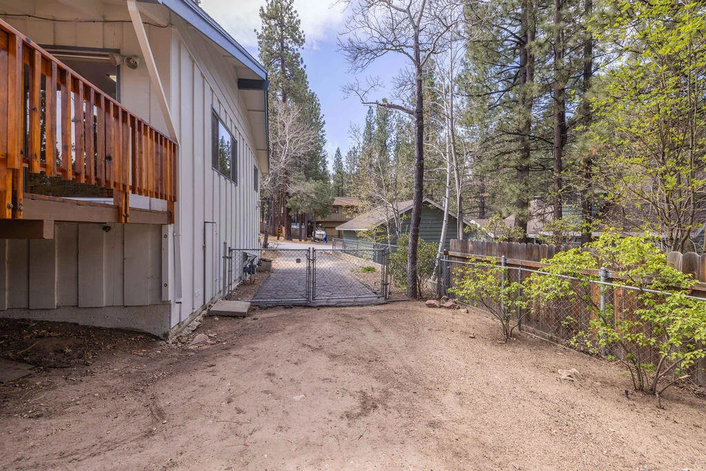 Photo of 41726 Comstock Lane