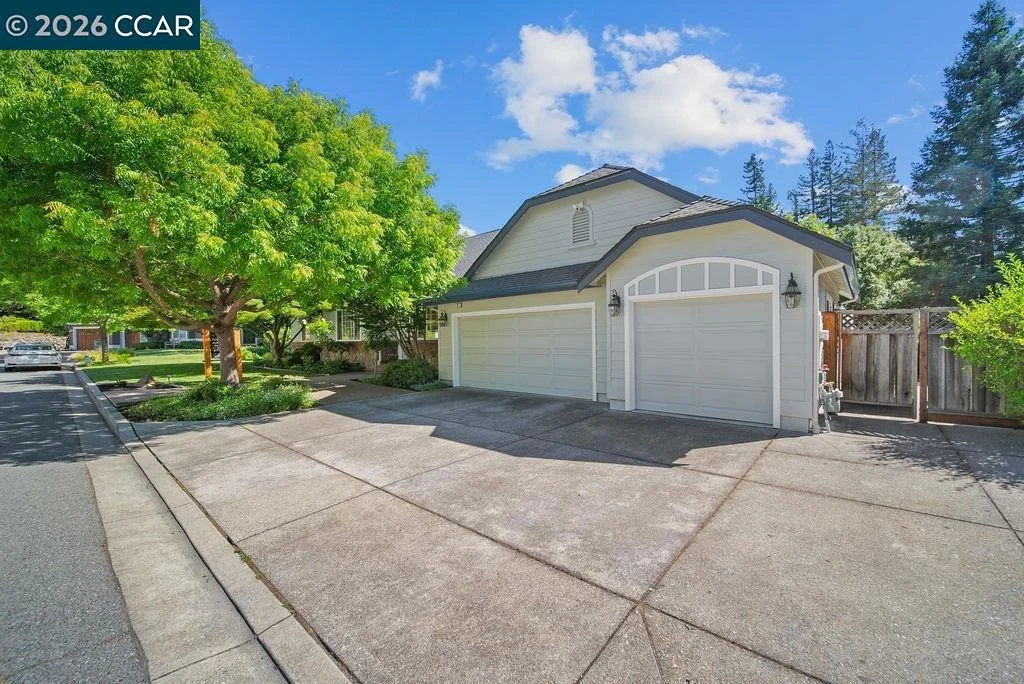 Photo of 3 Meadowbrook Ln