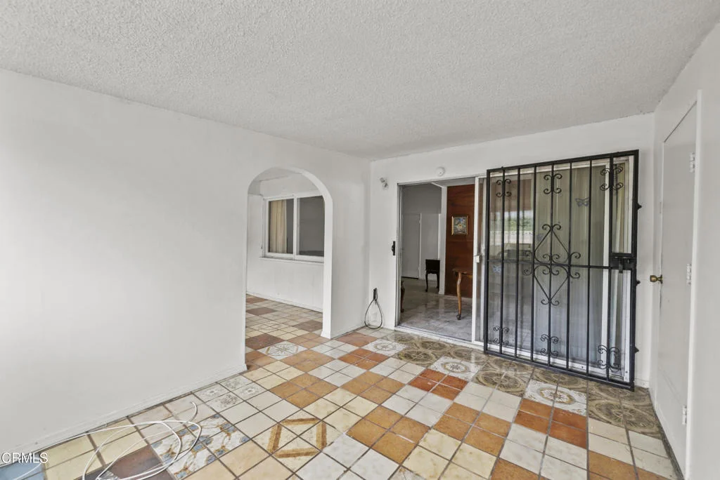 Photo of 1601 S Ventura Road