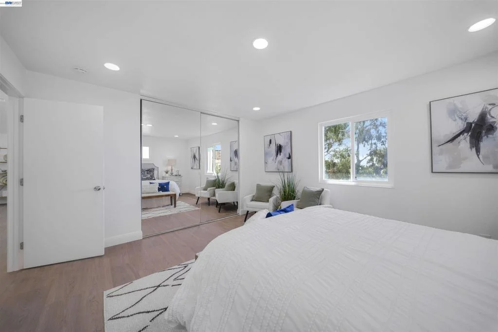 Photo of 1069 Central Blvd
