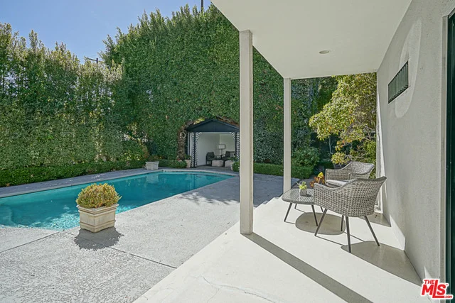 Photo of 517 N Rodeo Drive
