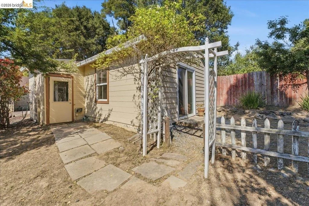 Photo of 2721 Hidden Ln