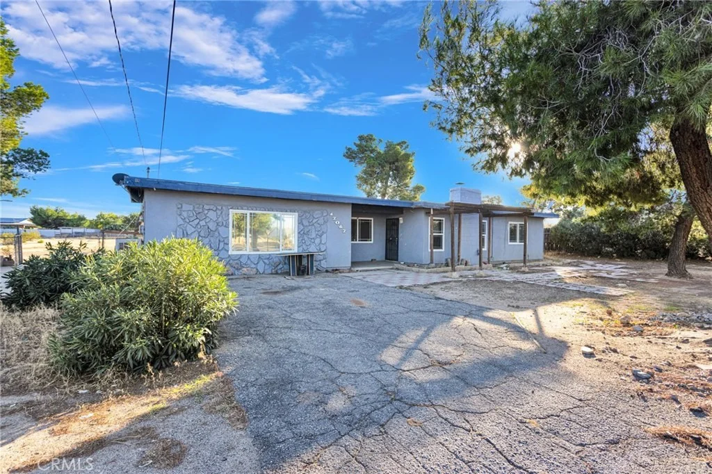 Photo of 17047 Eucalyptus Street