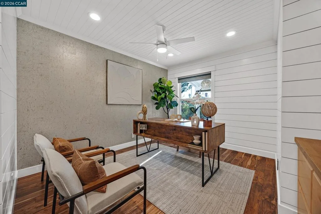 Photo of 335 Lakeside Ct
