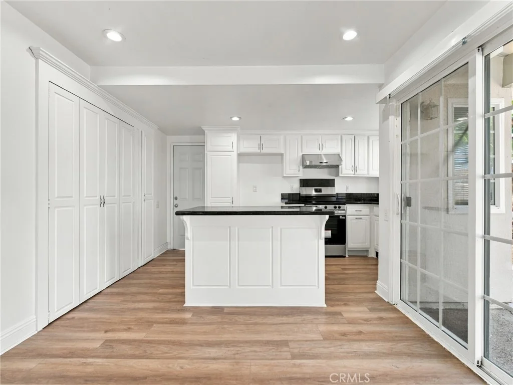 Photo of 330 W Devonshire Drive