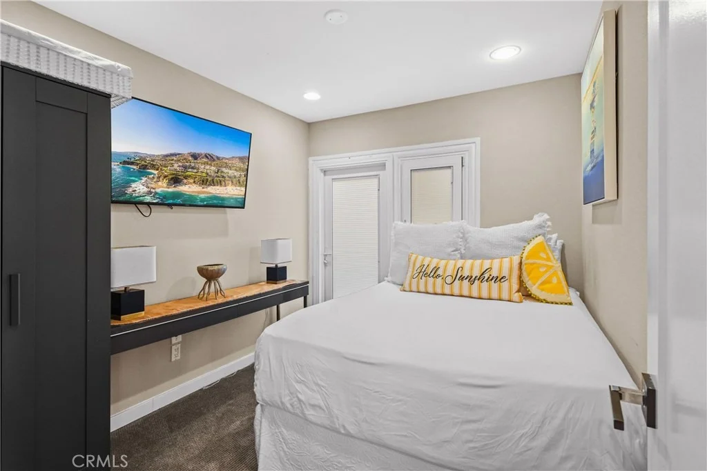 Photo of 35091 Beach Road