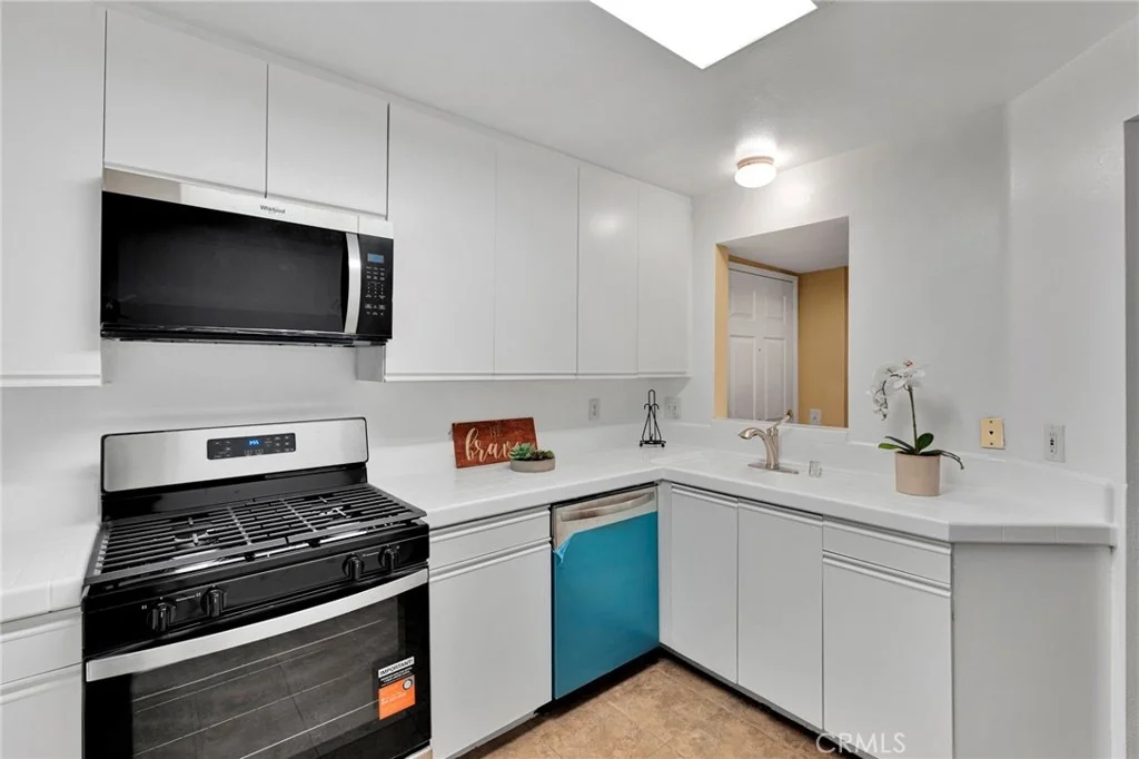 Photo of Unit 205 at 801 Pine Avenue