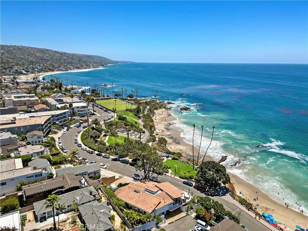 Photo of 594 Cliff Drive