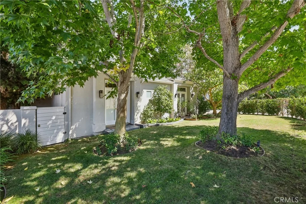Photo of 2300 John Street