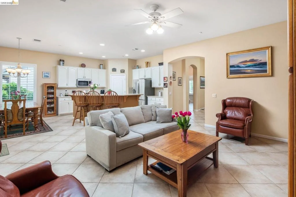 Photo of 485 Coronation Dr
