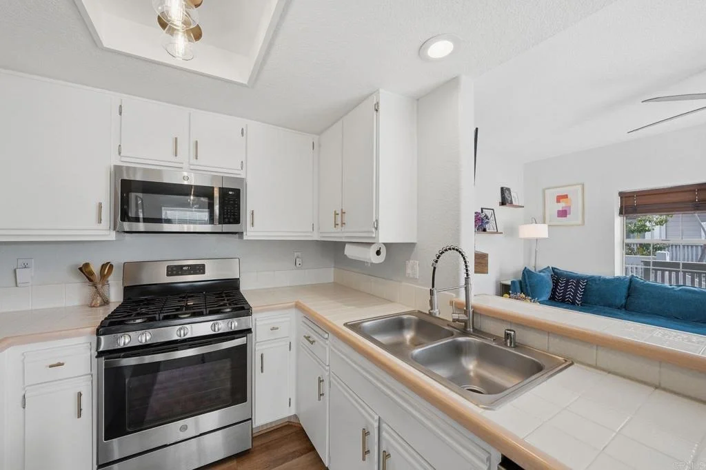 Photo of Unit F at 5064 Via Manos