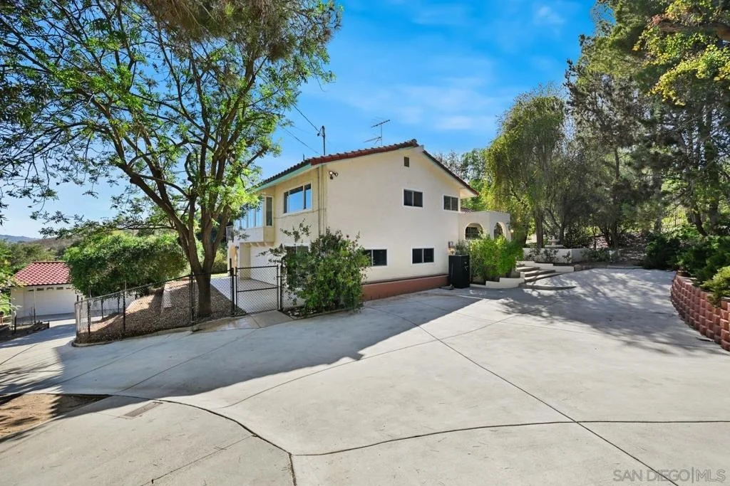 Photo of 4488 La Canada
