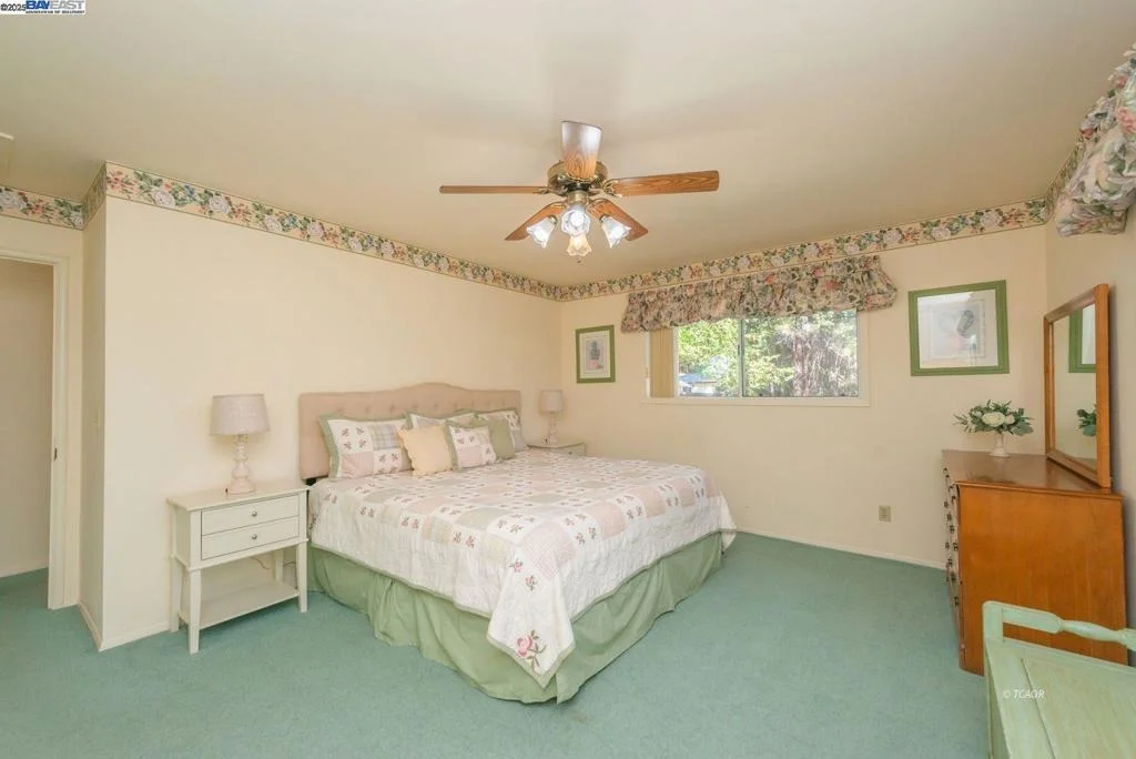 Photo of 230 Lakeview Dr.