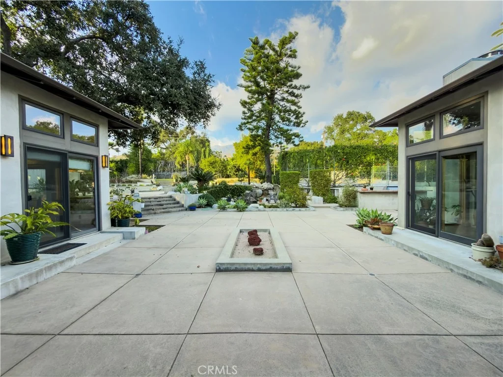 Photo of 865 W Foothill