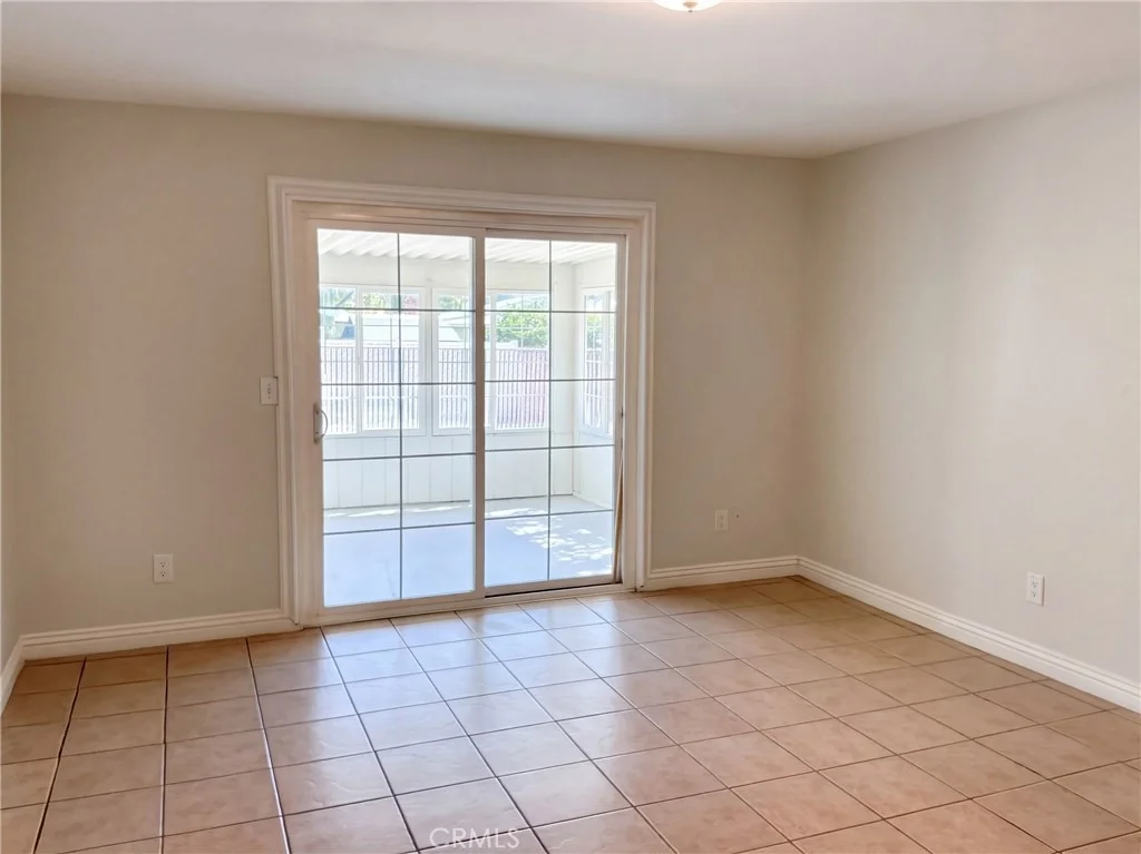 Photo of 695 N Pepper Avenue