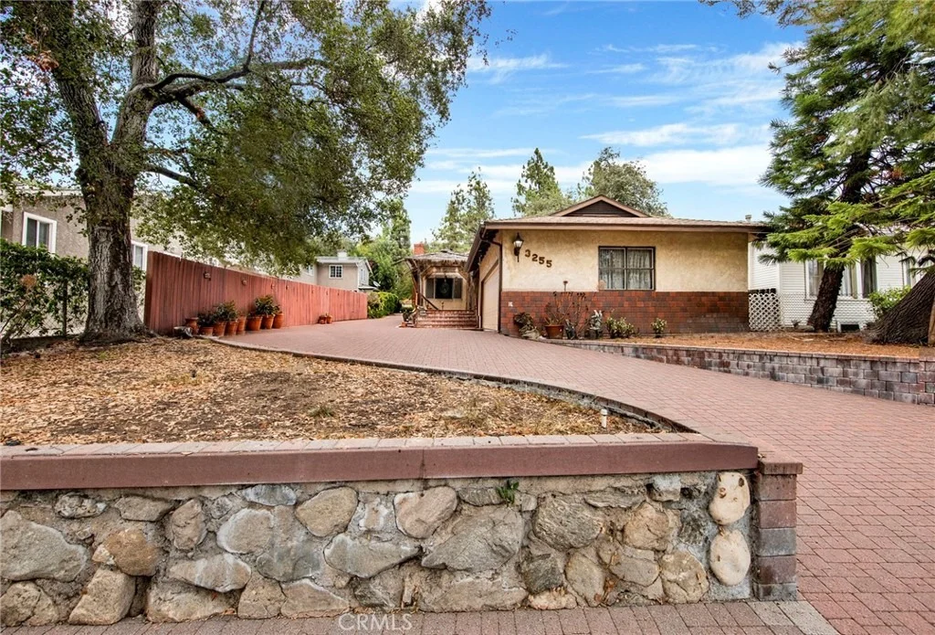 Photo of 3255 Montrose