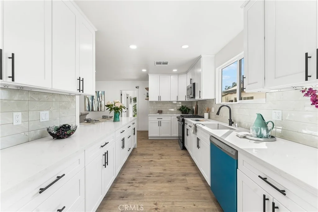 Photo of 8908 8910 Lev Avenue