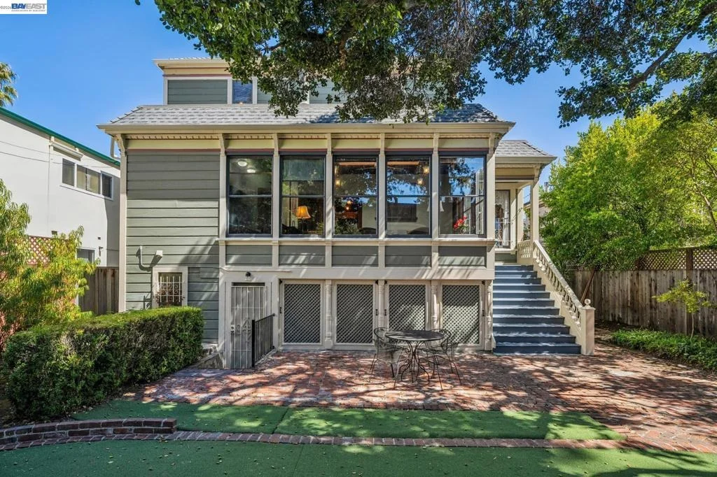 Photo of 2242 San Antonio Ave
