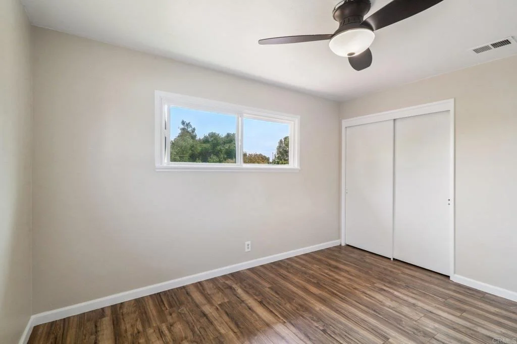 Photo of 915 Crest View Dr