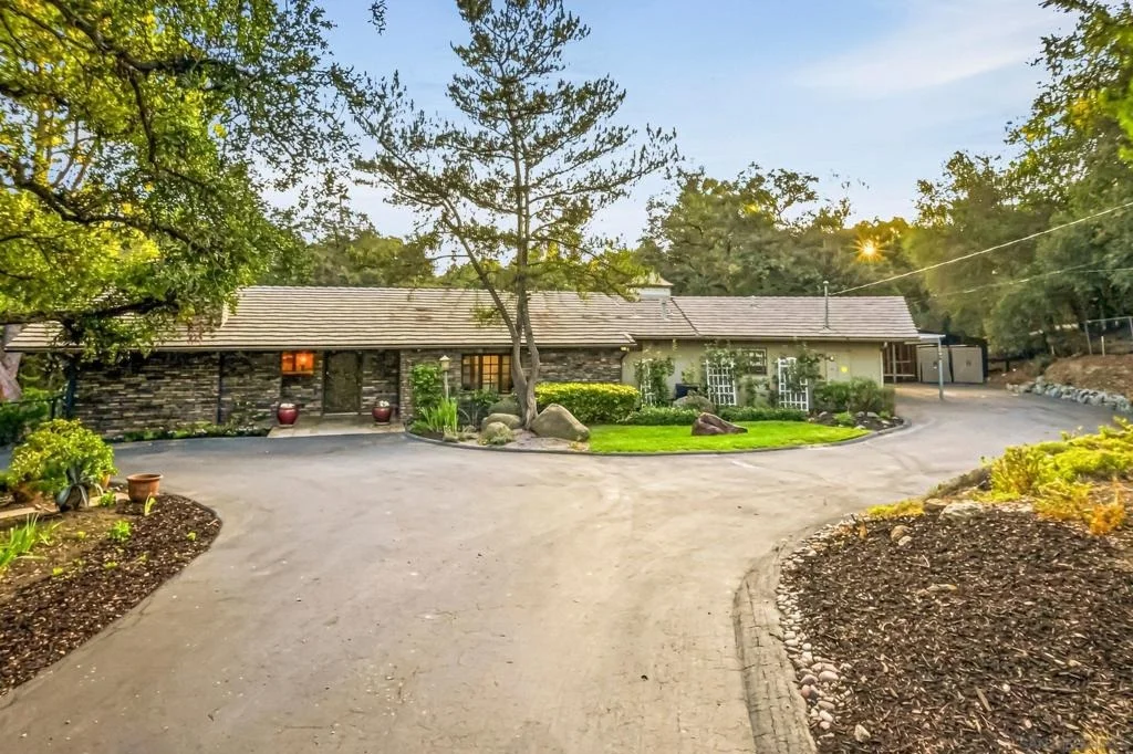 Photo of 1954 Oak View Rd