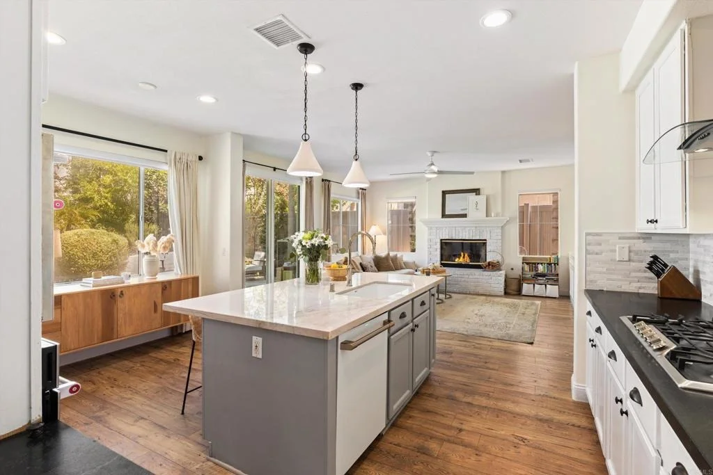 Photo of 2852 Avenida Valera