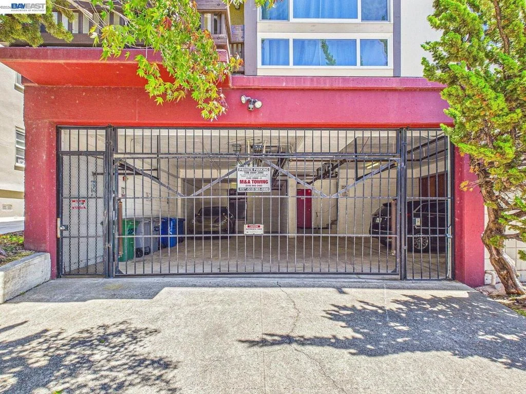 Photo of Unit 2 at 2201 Virginia St