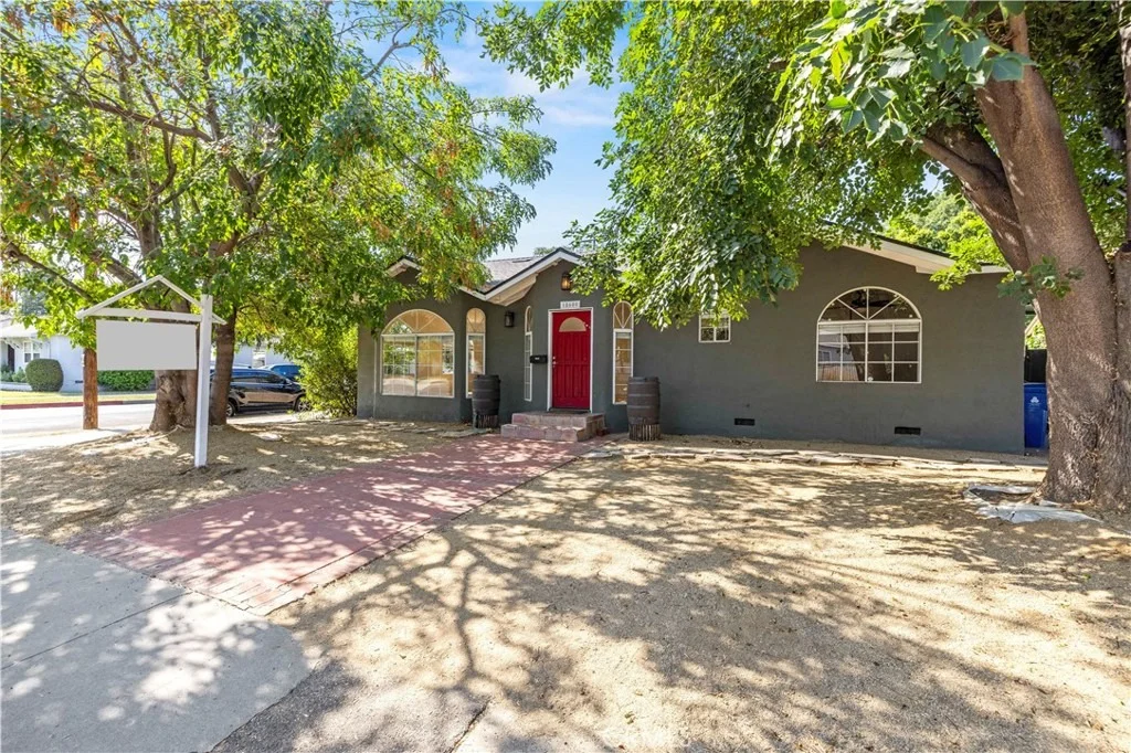 Photo of 18600 Gilmore Street
